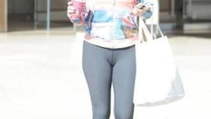 Camel toe görünümü veren. Taytlar için ne dersiniz?