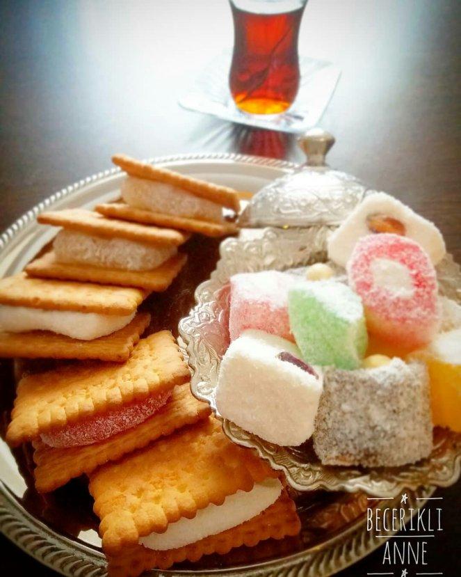 Salçalı ekmek, bisküvi arasi lokum... sever miydiniz, yer misiniz?