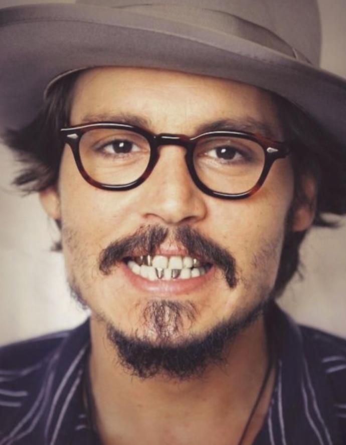 Johnny Depp sizce de çok karizmatik ve yakışıklı değil mi ya?