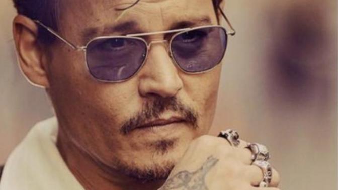 Johnny Depp sizce de çok karizmatik ve yakışıklı değil mi ya?