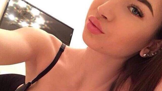 Kadınlar en büyük derdi saatlerce selfie çekmek mi?