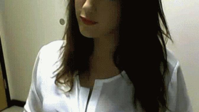 Göğüslerini kullanarak dikkatleri üzerine çeken kadınlar bazen sinir bozucu oluyor mu?