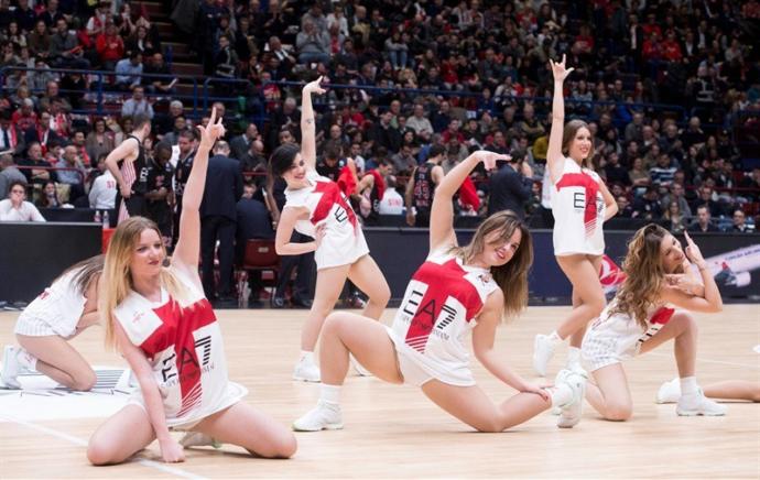 Turkish Airlines Euroleague'in hangi takımının dansçı kızları daha güzel?