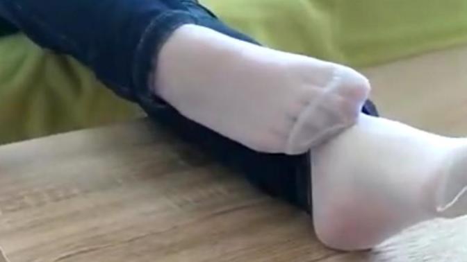 Kot pantolon altına beyaz çorap giyilirmi?