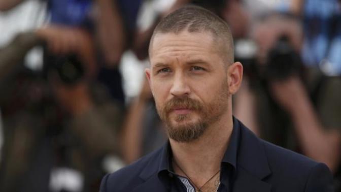 Tom Hardy acayip karizmatik, çekici değil mi ya?