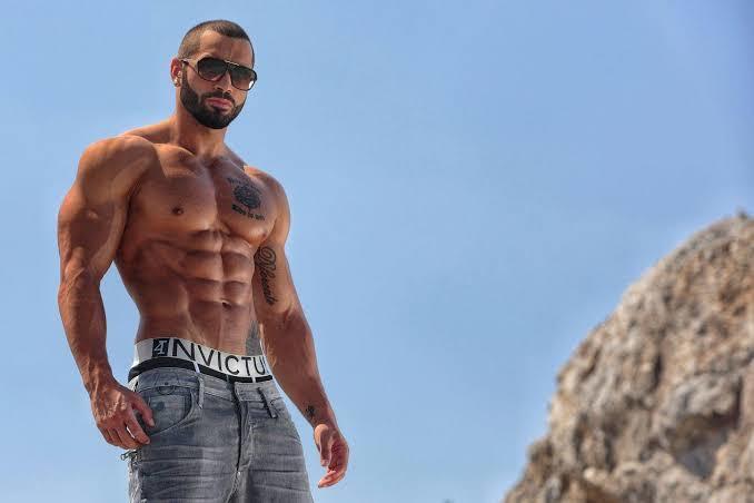 Bu Soru Hem Kızlara Hem Erkeklere/LAZAR ANGELOV?