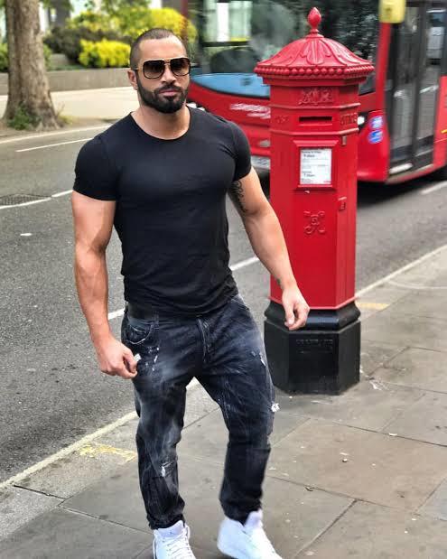 Bu Soru Hem Kızlara Hem Erkeklere/LAZAR ANGELOV?