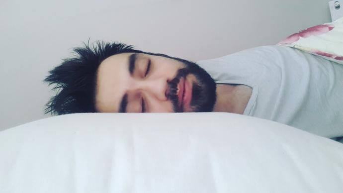Burnu güzel erkek yok mu?