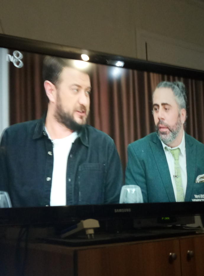 Yemekteyiz programını izliyor musunuz?