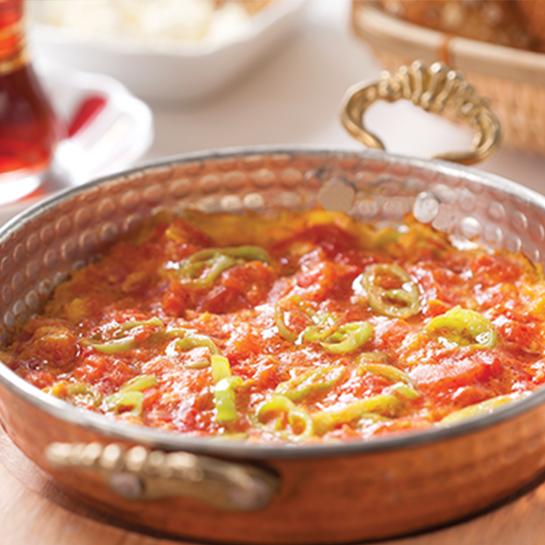 Kıvanç Tatlıtuğ “Menemen dediğin soğanlı olur “dedi! Sence menemen nasıl olur?