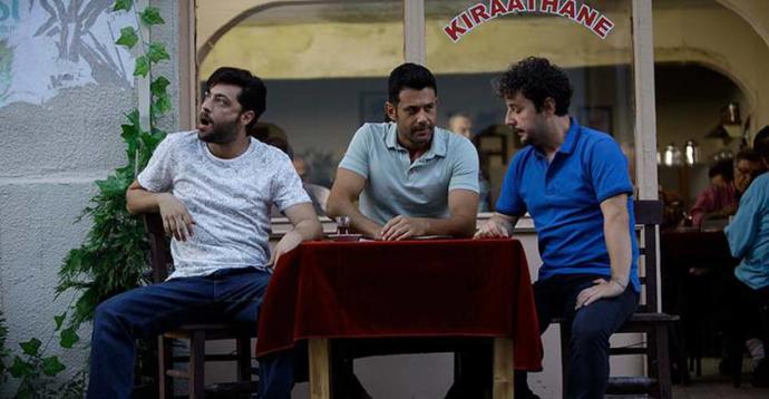 Bence bu adam maskülen/erkeksi cazibe ve karizma bakımından, çok sevilen Murat Boz ve Burak Özçivit'i ezer geçer. Sizce?