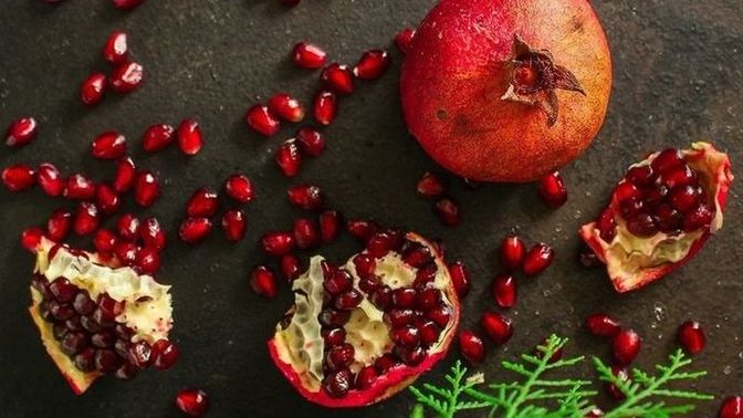 En uzun günde yapılan, uğur getireceğine inanılan nar kırma ritüelini dener misiniz?