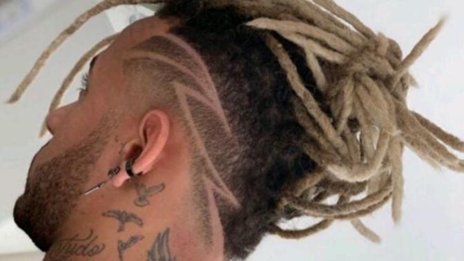 Neymar Da Silva'nın yeni saç stilini nasıl buldunuz? Sizce hangi futbolcu saçlar konusunda bir numara?