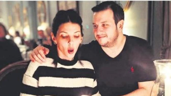 Şahan Gökbakar’ın, eşi Selin Gökbakar’a bakışı sosyal medyada olay oldu! Şahan Gökbakar Ahmet Kural’ın pabucunu dama mı attı?
