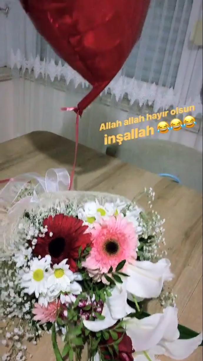 ARKADAŞLAR ÇİÇEK ALMIŞ GİBİ FAKE STORY NASIL PAYLAŞABİLİRİM?