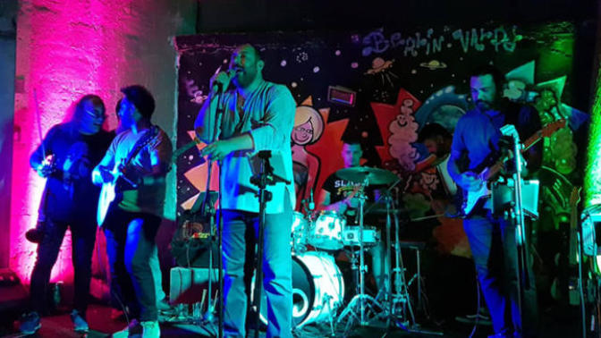 Karaköy’de canlı müzik olan mekanlar önerir misiniz?