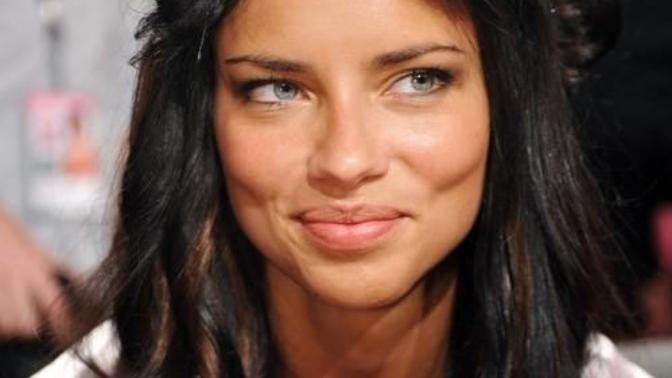 Adriana Lima'yı tek beğenmeyen ben miyim?