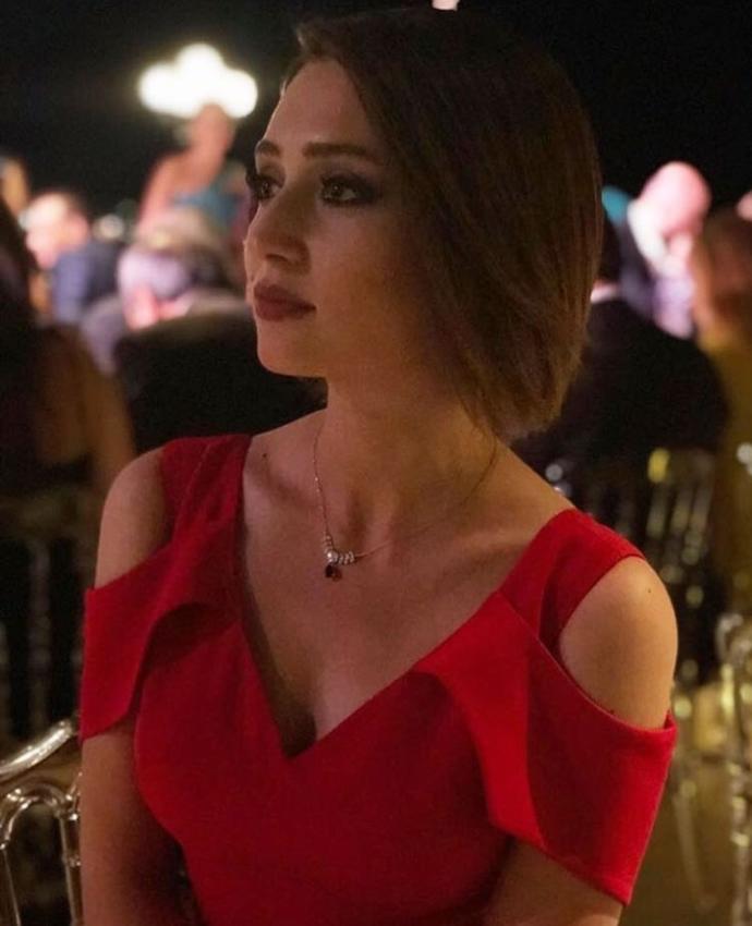 Bu Kadın güzel mi?