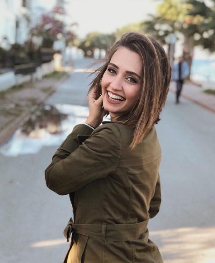 Bu Kadın güzel mi?