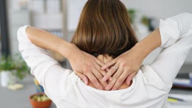 Boyun tutulması nasıl geçer? Boyun tutulması egzersizleri nelerdir?