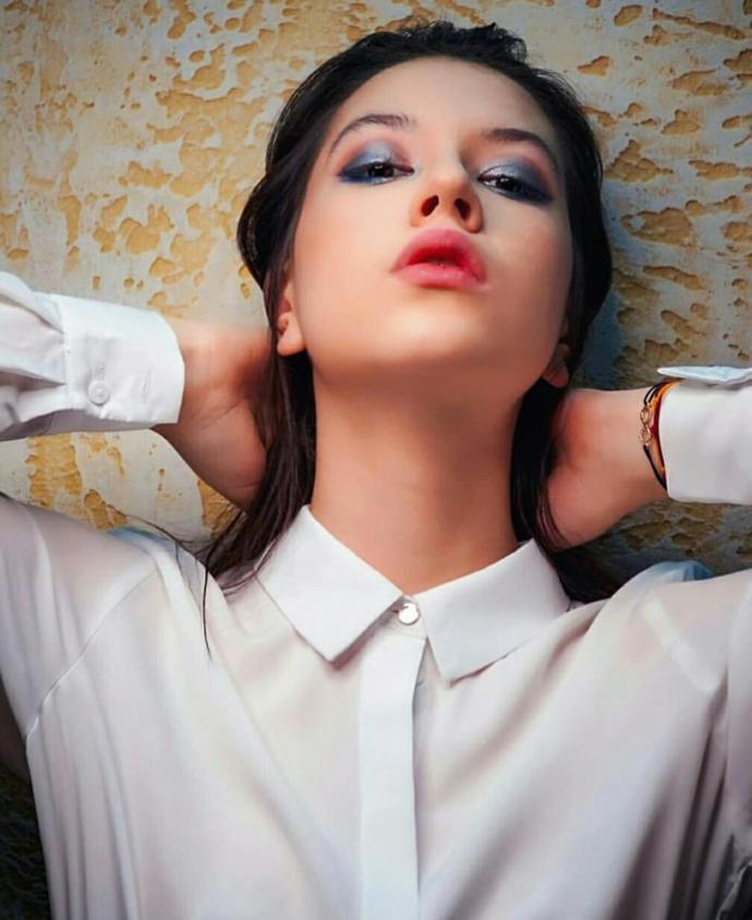 Bu 16 yaşında ki kız Aleyna Tilki den güzel mi?
