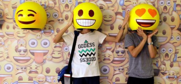Sanalda karşı cinse hangi emojilerle yürürsünüz?