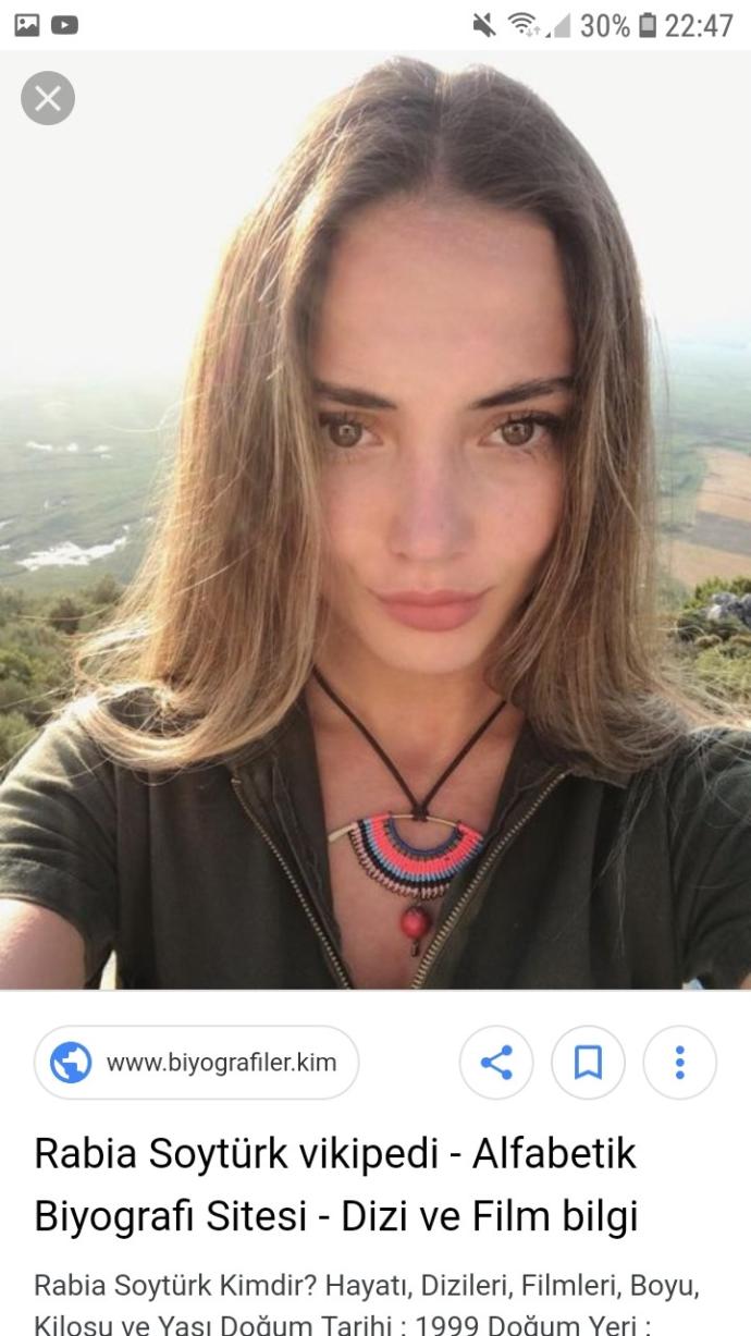 Bu kizin g. tü  var mı   yok mu sizce ve nasil g. tü ve güzelmi cirkinmi sizce, nedenide söyleyin lütfen?