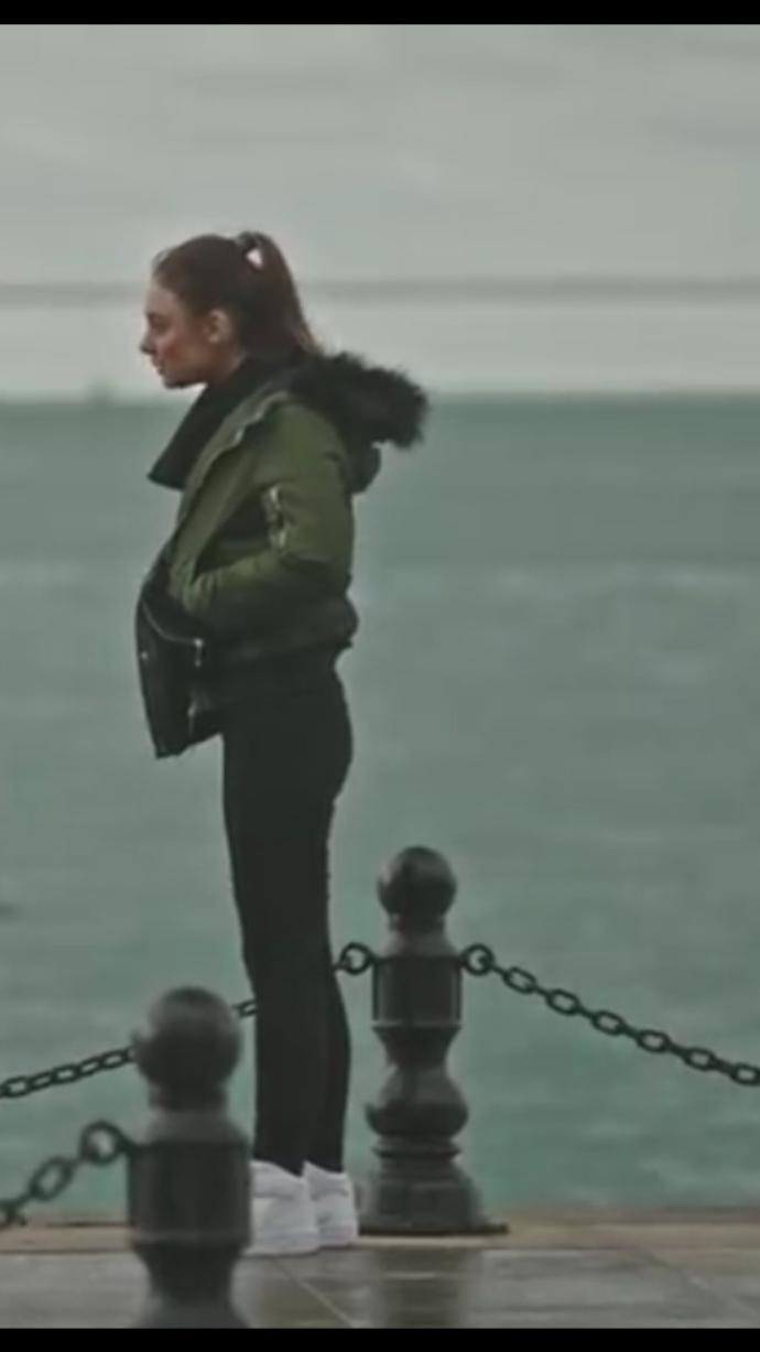 Bu kizin g. tü  var mı   yok mu sizce ve nasil g. tü ve güzelmi cirkinmi sizce, nedenide söyleyin lütfen?