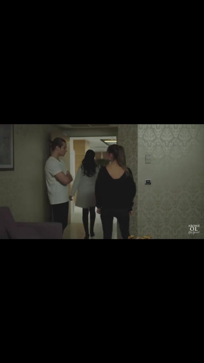 Bu kizin g. tü  var mı   yok mu sizce ve nasil g. tü ve güzelmi cirkinmi sizce, nedenide söyleyin lütfen?