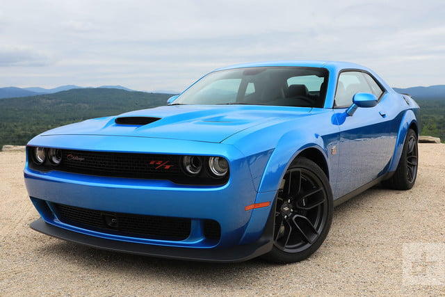 Dodge challanger mı ford mustang mı?