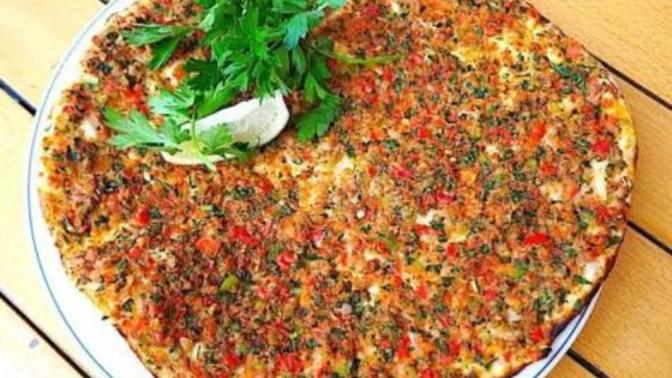 Lahmacun sarımsaklı mı soğanlı mı olmalı?