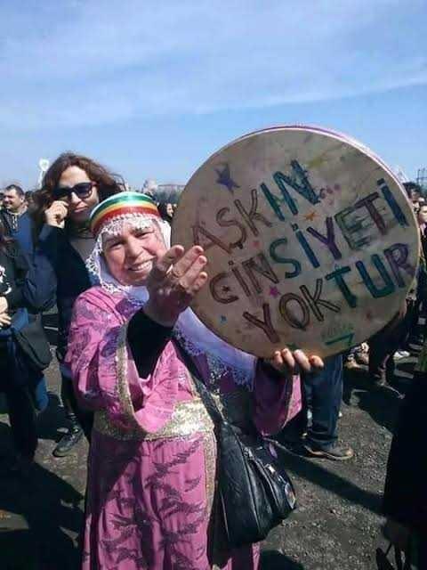 2 Erkeğin Birbirini Sevmesi Kötü Bişey Mi?