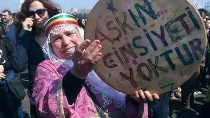 2 Erkeğin Birbirini Sevmesi Kötü Bişey Mi?