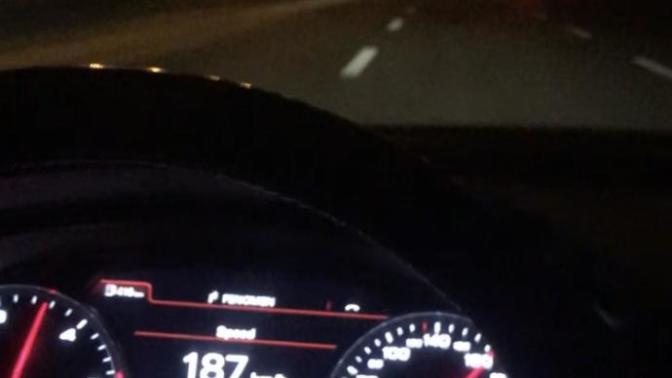 Araba hız yapmayı sever misin?