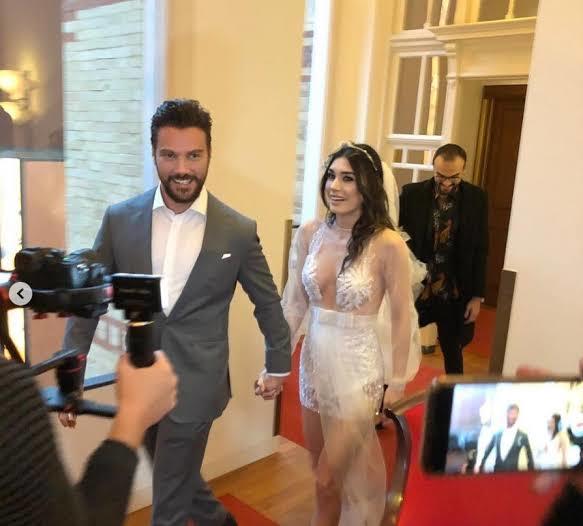Burcu Kıratlı'nın gelinliğini nasıl buldunuz?