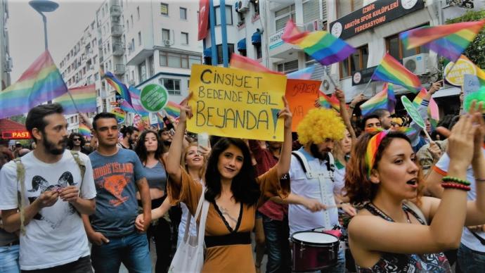 Almanya'da üçüncü cinsiyet uygulaması başladı, bizde olsa destekler miydiniz?