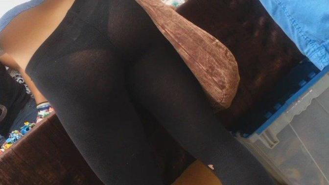 Pazara  ya da  markete böyle bir tayt ile çıkar mıydınız?