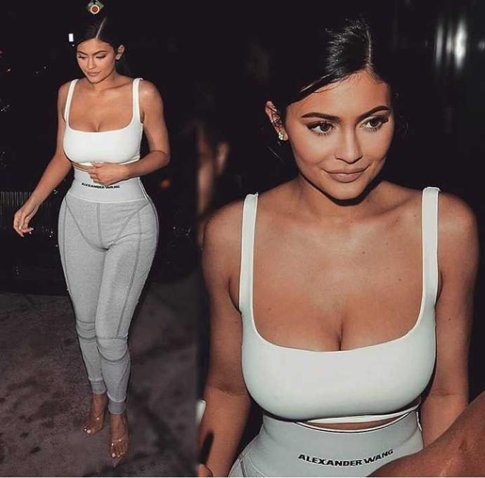 Kendall dünyanın seksilik anlayışına bir yenilik ekledi sizce küçükgöğüs mü ? büyük göğüs mü??