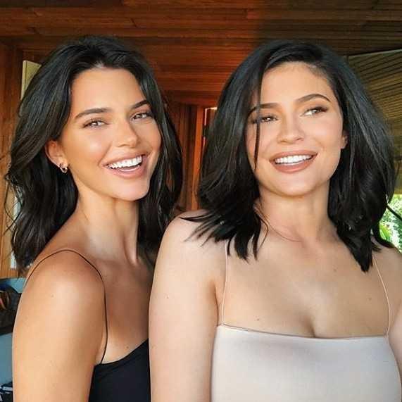 Kendall seksilik anlayışına bir yenilik ekledi, sizce küçük göğüs mü büyük göğüs mü çekici?