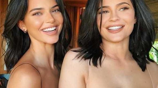 Kendall seksilik anlayışına bir yenilik ekledi, sizce küçük göğüs mü büyük göğüs mü çekici?