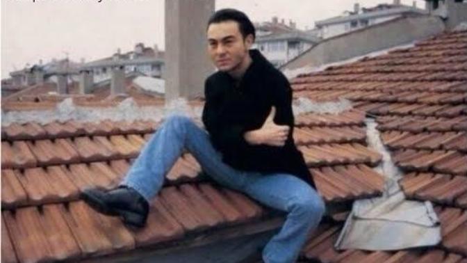 Ünlü düşünür, filozof, söz yazarı, beste fabrikatörü Serdar Ortaç'ın poşet şarkısındaki detayı ilk fark eden ben miyim?