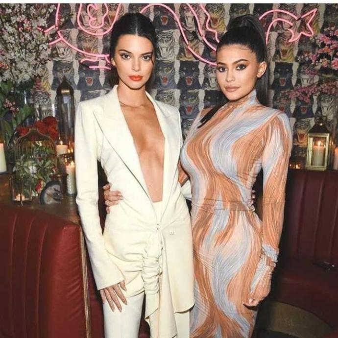 Hadid kardesler mi Jenner kardeşler mi?