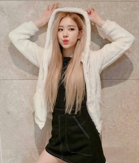 Lalisa Monaban saç rengi nedir?