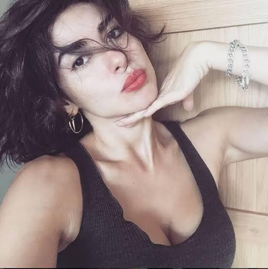 Bir kadının hangi fiziksel özelliğe sahip olması “ve Tanrı kadını yarattı” dedirtir?