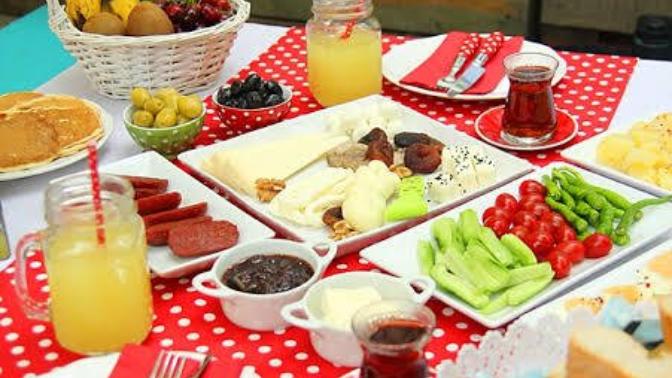 Piknikte kahvaltı için evde pratik neler hazırlanabilir?