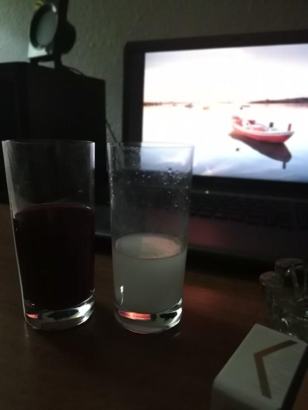 Rakı; cevabı bulmak için değil, soruyu unutmak için içilir. Sizcede öyle mi?