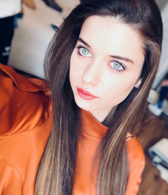 Afra Saraçoğlu aşırı güzel değil mi ya?
