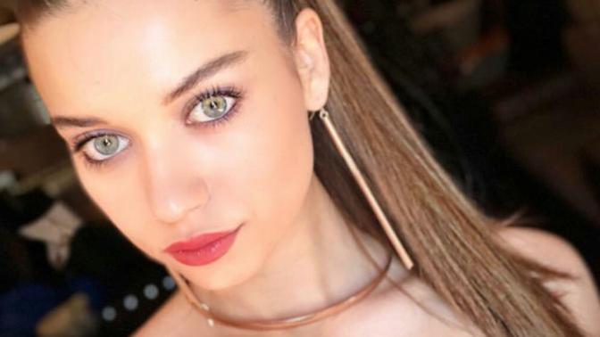 Afra Saraçoğlu aşırı güzel değil mi ya?