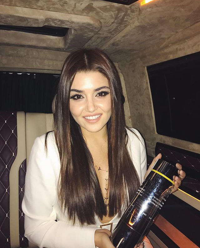 Hande Erçel mi yoksa ablası Gamze Erçel mi güzel sizce?