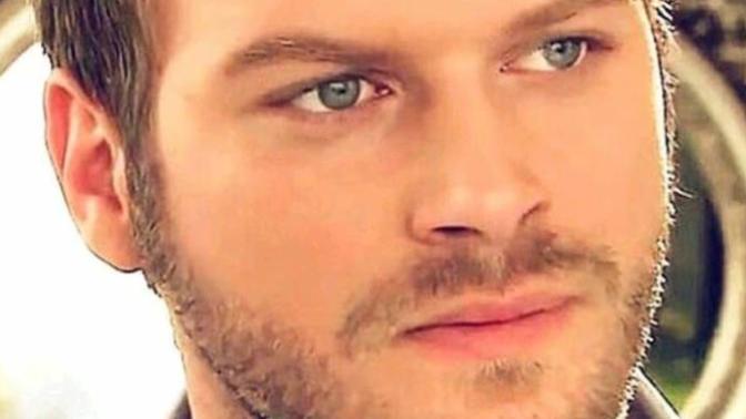 Kıvanç Tatlıtuğ'un yüzü çok güzel değil mi ya?